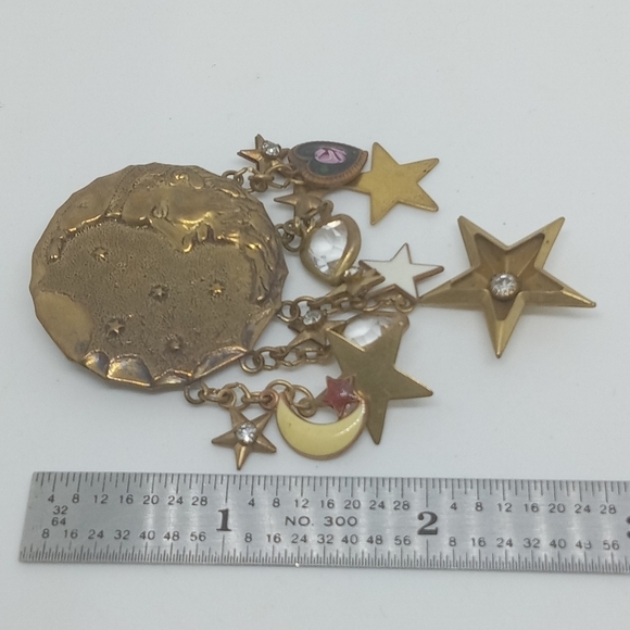 * vintage Moon Wizard with enamel stars & hearts charms pin brooch - Picture 2 of 5